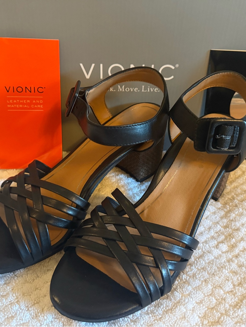 Vionic Peony Strappy Woven Block Heel Sandals in Black Leather US 8.5